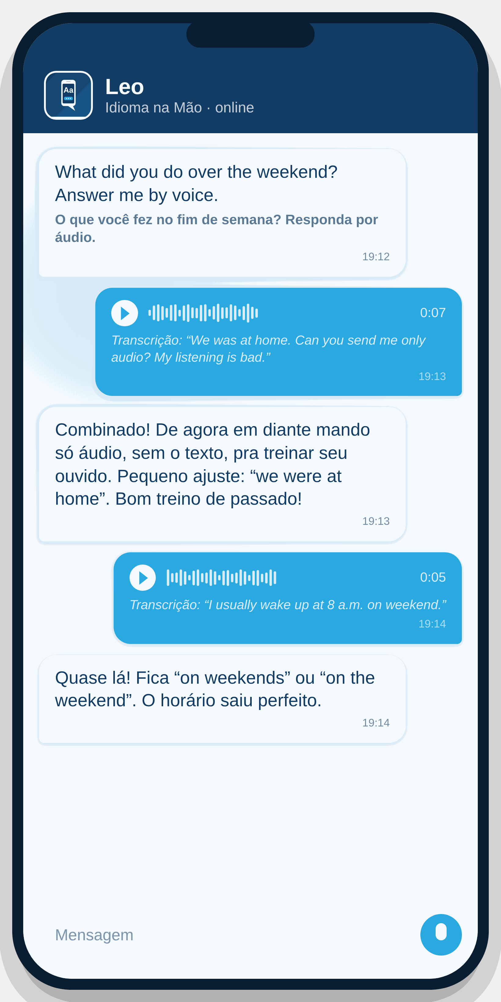 Celular mostrando uma conversa do aluno com o Leo no WhatsApp